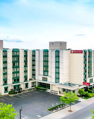 Ramada by Wyndham Near the Falls - Hotels in Niagara Falls